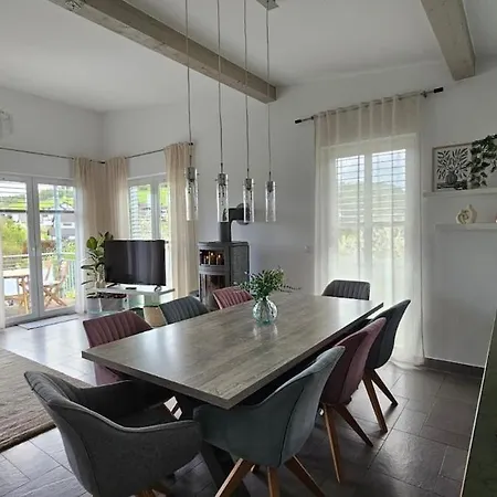 아파트 Design Mit Traumhaftem Blick Ins Wiedtal Over (Neuwied)