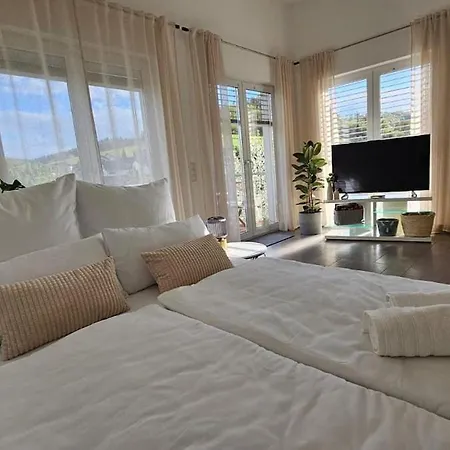 Design Mit Traumhaftem Blick Ins Wiedtal *